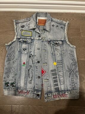 Levi's Light Blue Washed Denim Vest with Patch Details